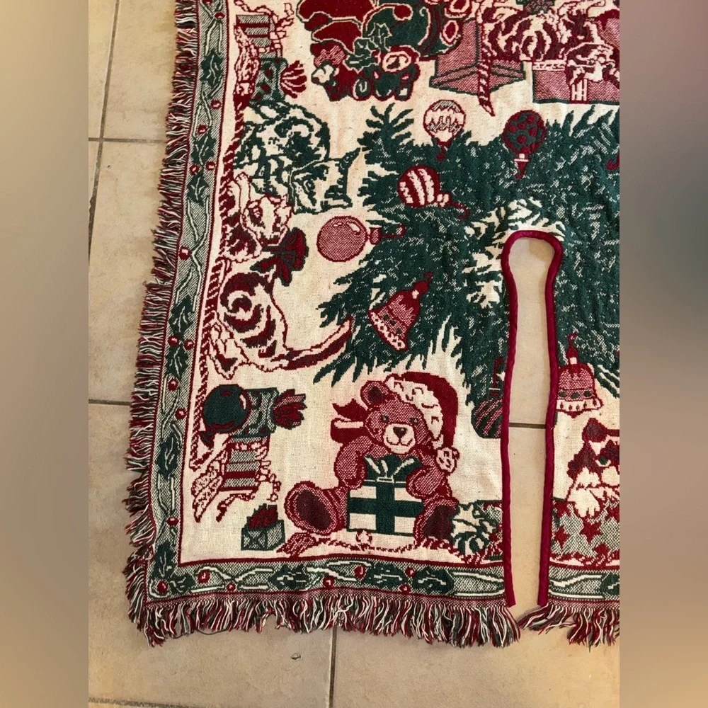 1992 Vintage Festive Holiday Tree Skirt with Teddy Bears Presents and Kittens